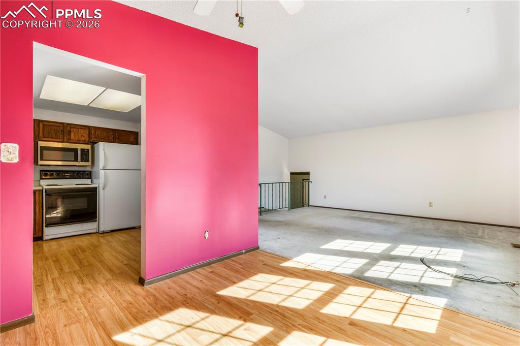 Image 9 of 50: Kitchen