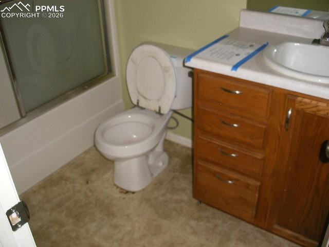 Image 22 of 45: Bathroom