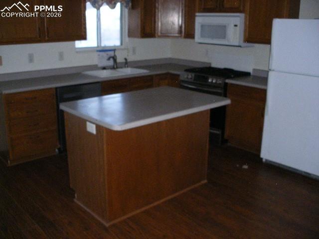 Image 23 of 45: Kitchen