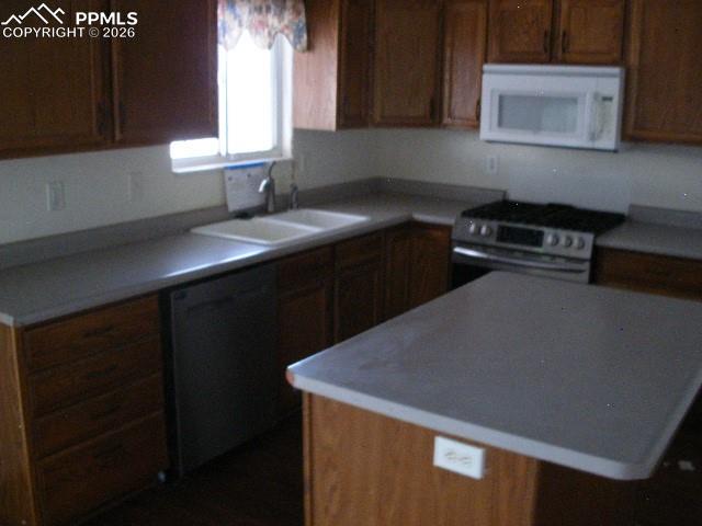 Image 24 of 45: Kitchen