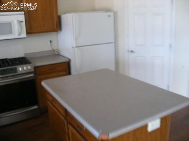 Image 26 of 45: Kitchen