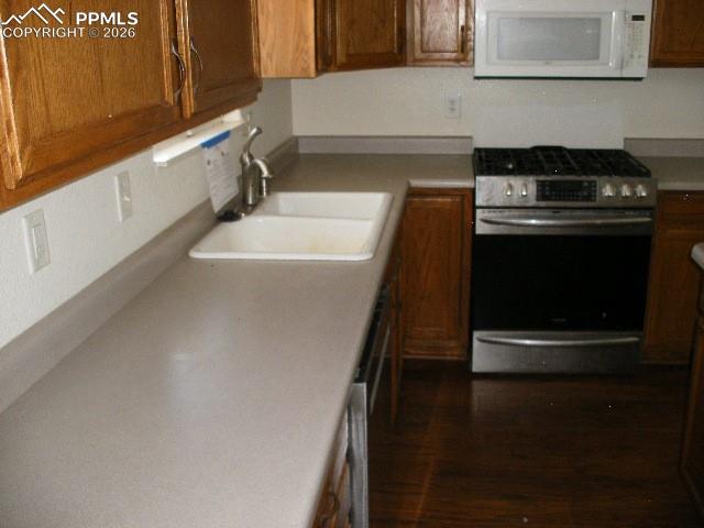 Image 27 of 45: Kitchen