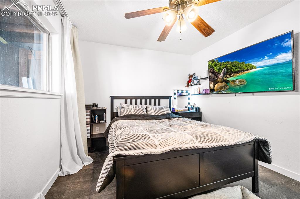 Image 11 of 22: Bedroom