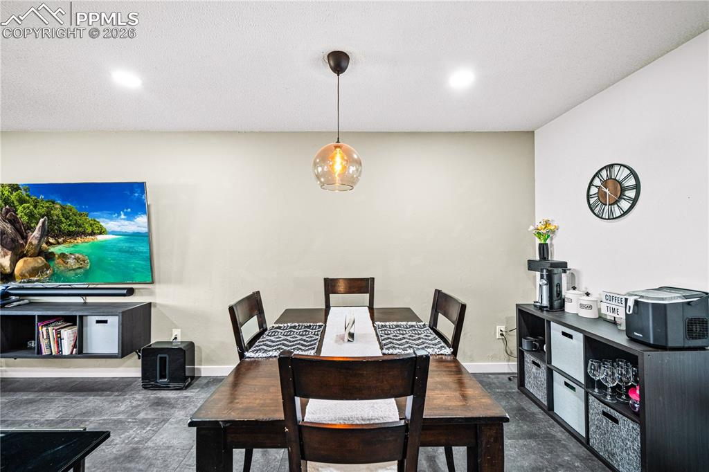 Image 4 of 22: Dining Area