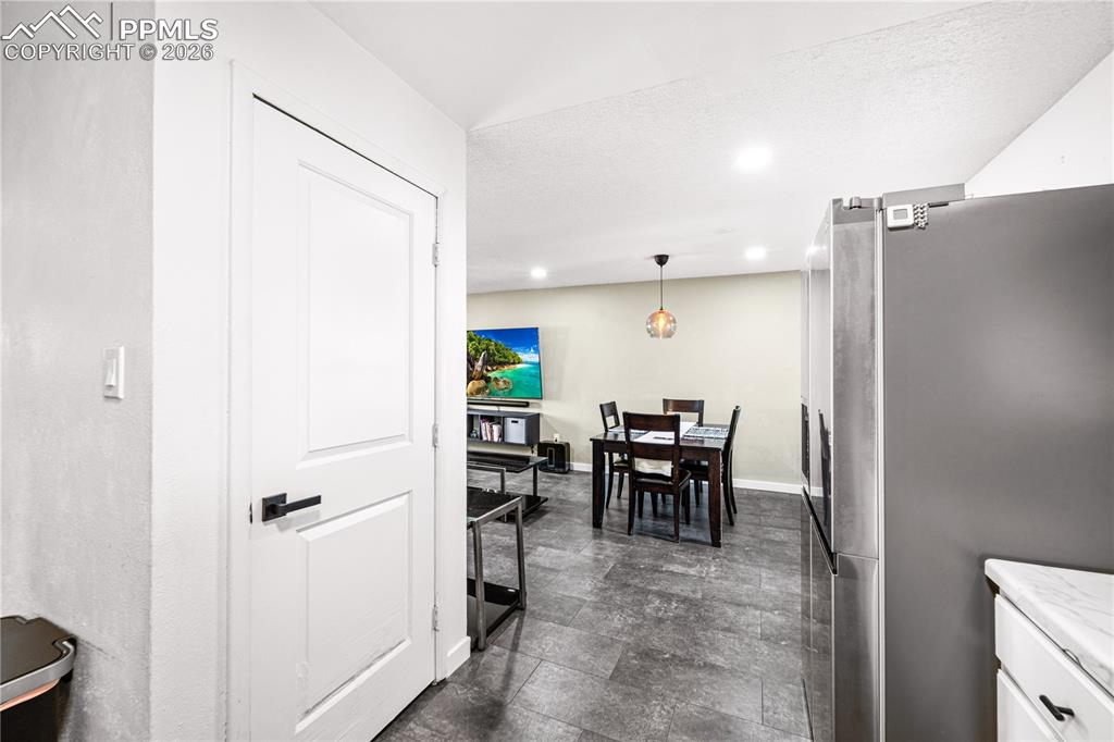 Image 5 of 22: Dining Area