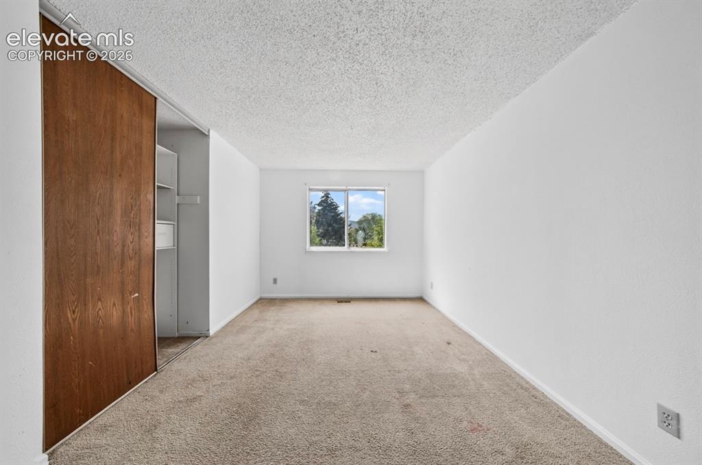 Image 15 of 30: Bedroom2