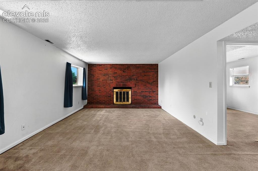 Image 20 of 30: Familyroom