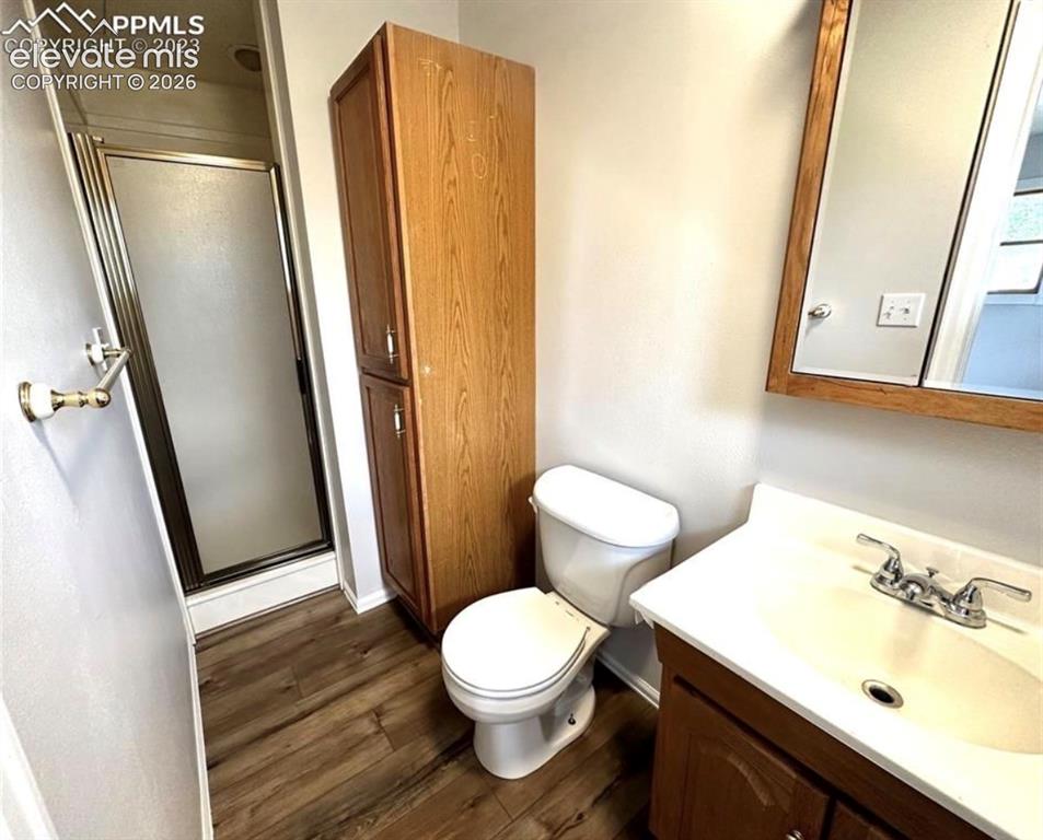 Image 16 of 30: Bathroom