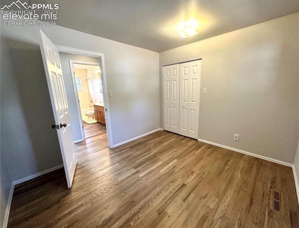 Image 18 of 30: Bedroom