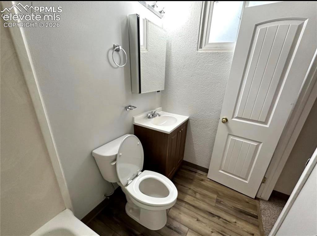Image 21 of 30: Bathroom