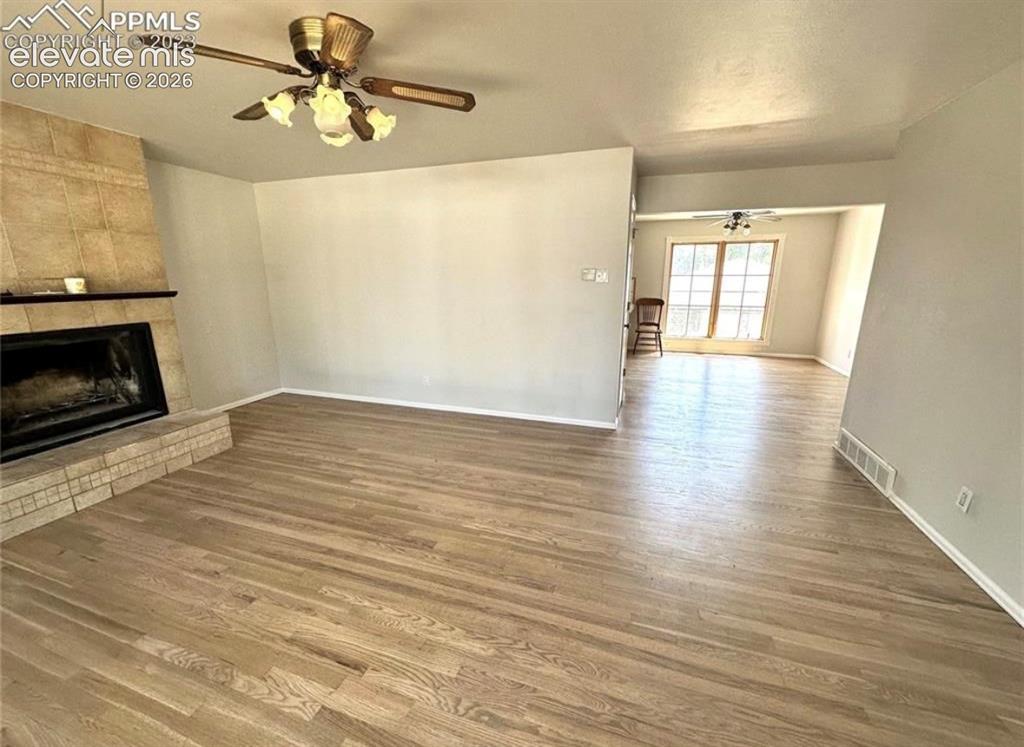Image 8 of 30: Living Room