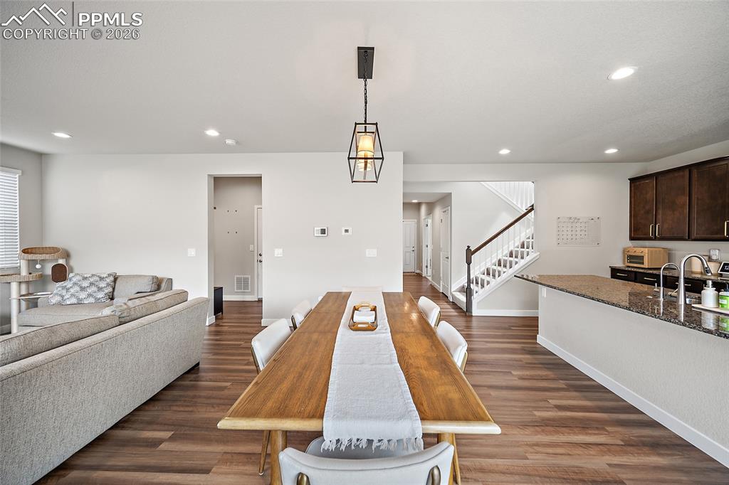 Image 11 of 49: Dining Area