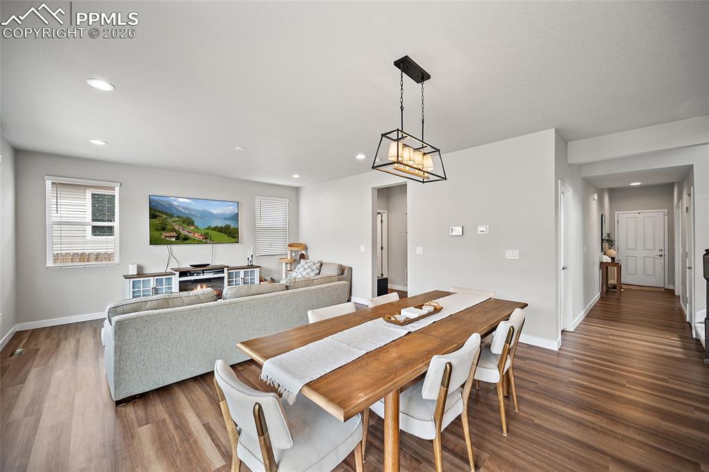 Image 12 of 49: Dining Area