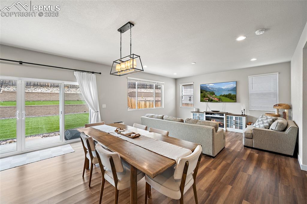 Image 13 of 49: Dining Area