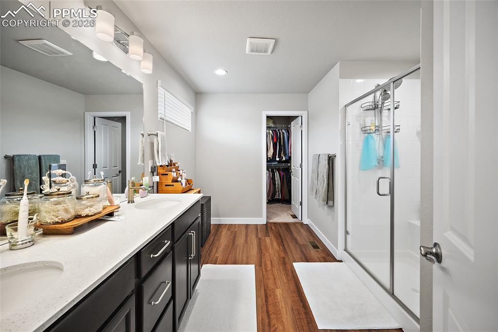 Image 22 of 49: Primary bathroom