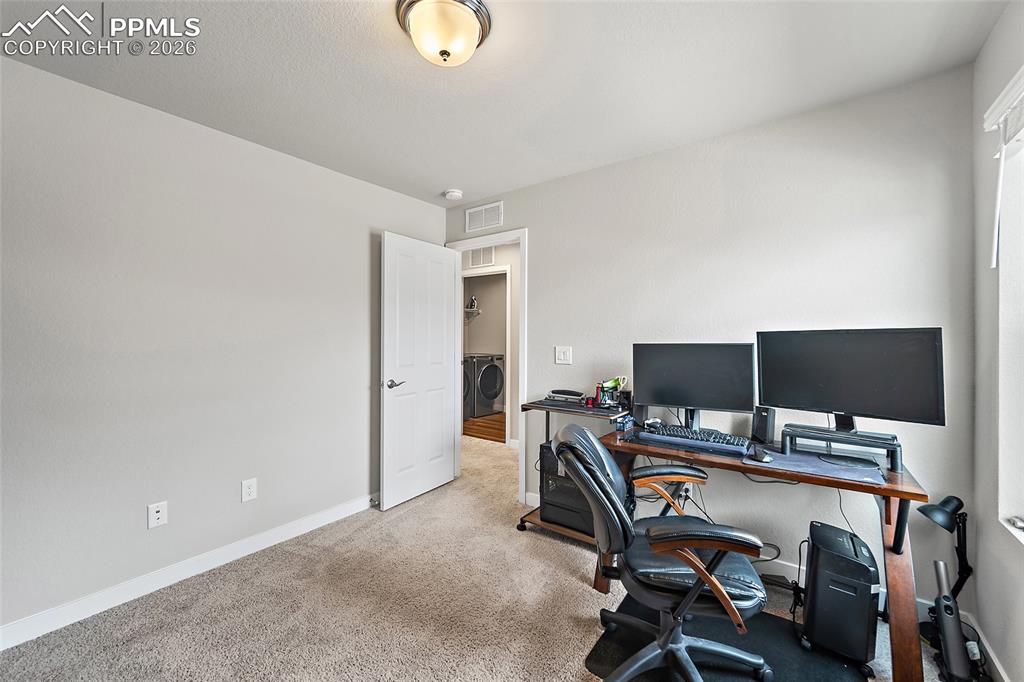 Image 31 of 49: Spare bedroom upstairs