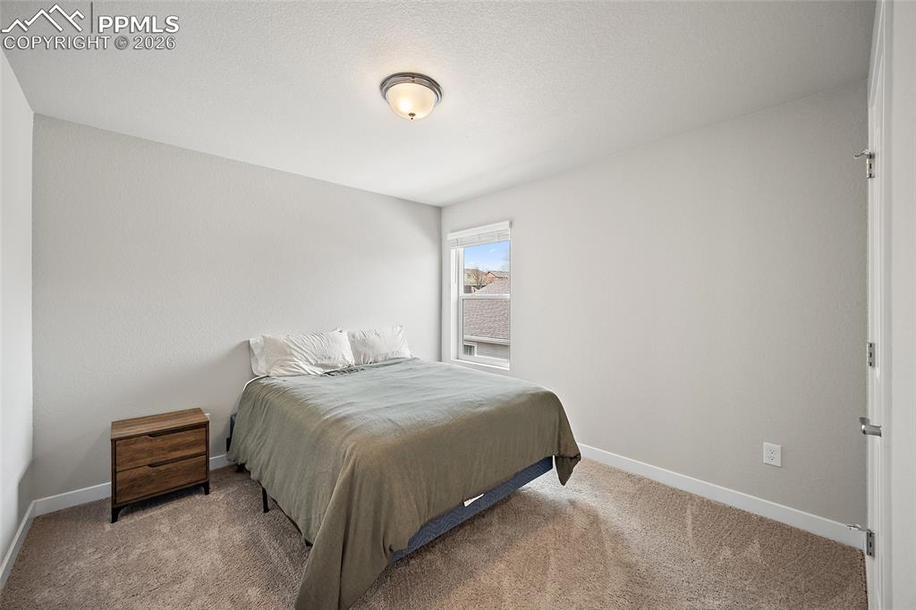 Image 32 of 49: Spare bedroom upstairs