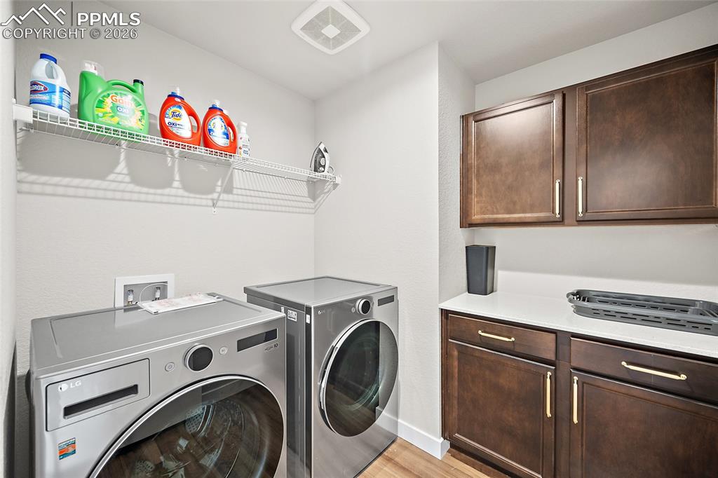 Image 35 of 49: Upstairs laundry room