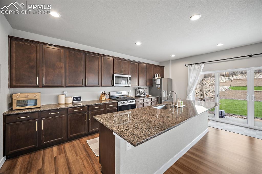 Image 7 of 49: Kitchen