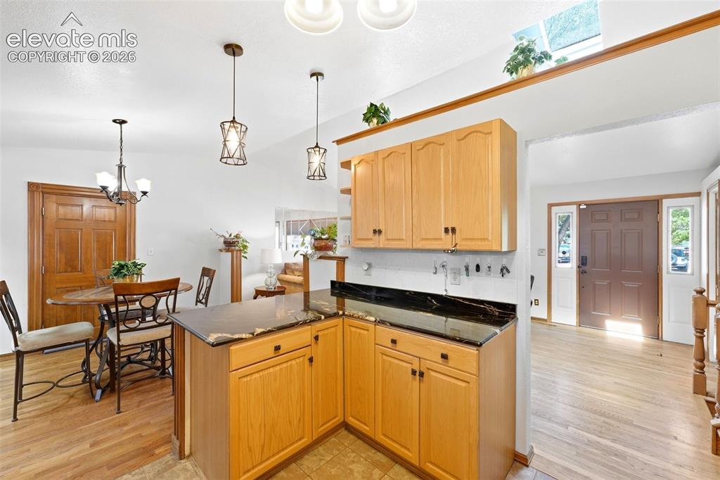 Image 12 of 50: Kitchen