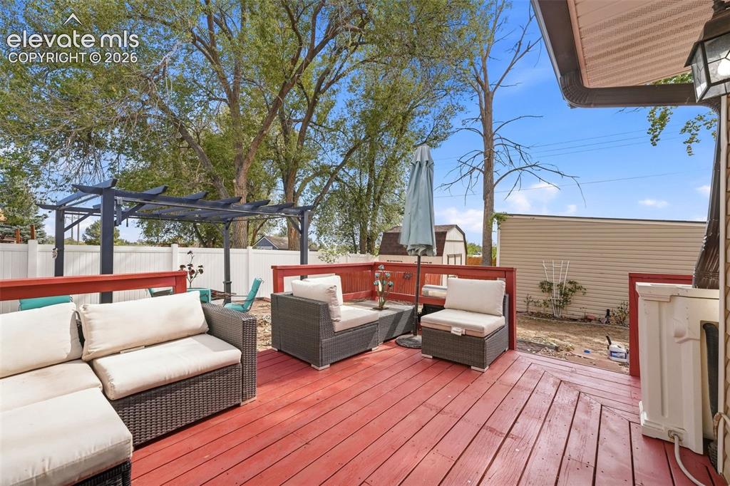 Image 46 of 50: Deck