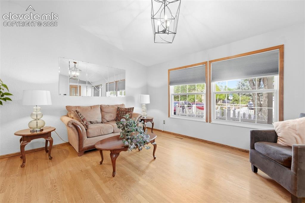 Image 8 of 50: Living Room
