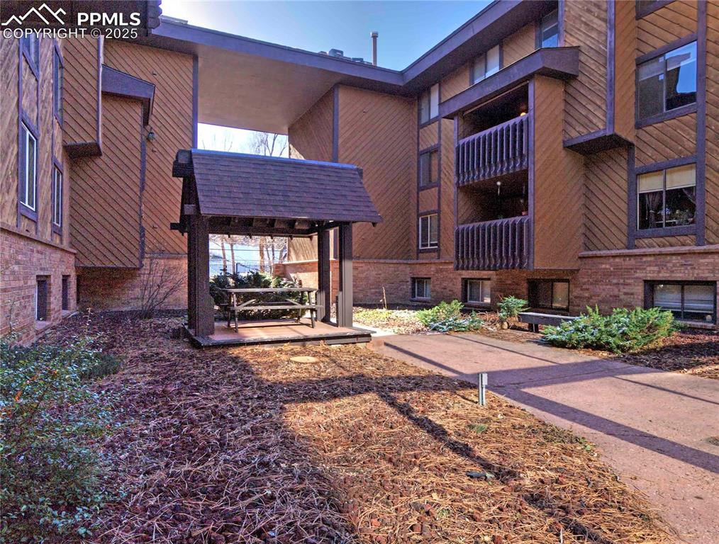 Image 29 of 30: Courtyard has picnic table area