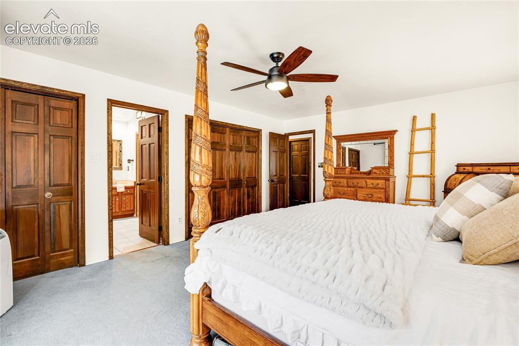 Image 16 of 50: Bedroom