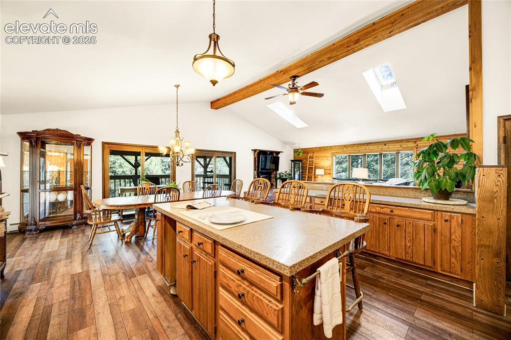 Image 8 of 50: Kitchen
