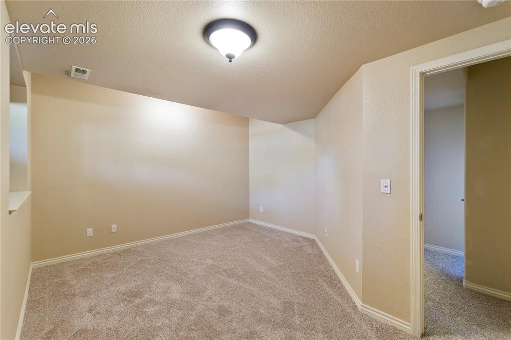 Image 16 of 31: Half bath on the main level