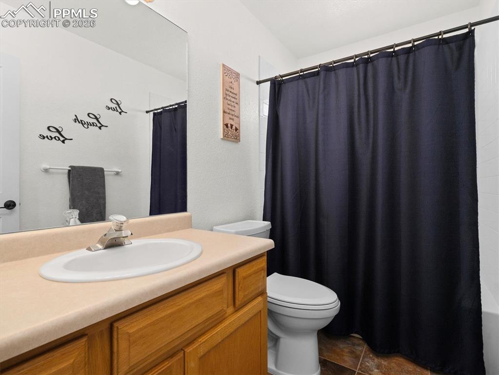 Image 15 of 41: Bathroom