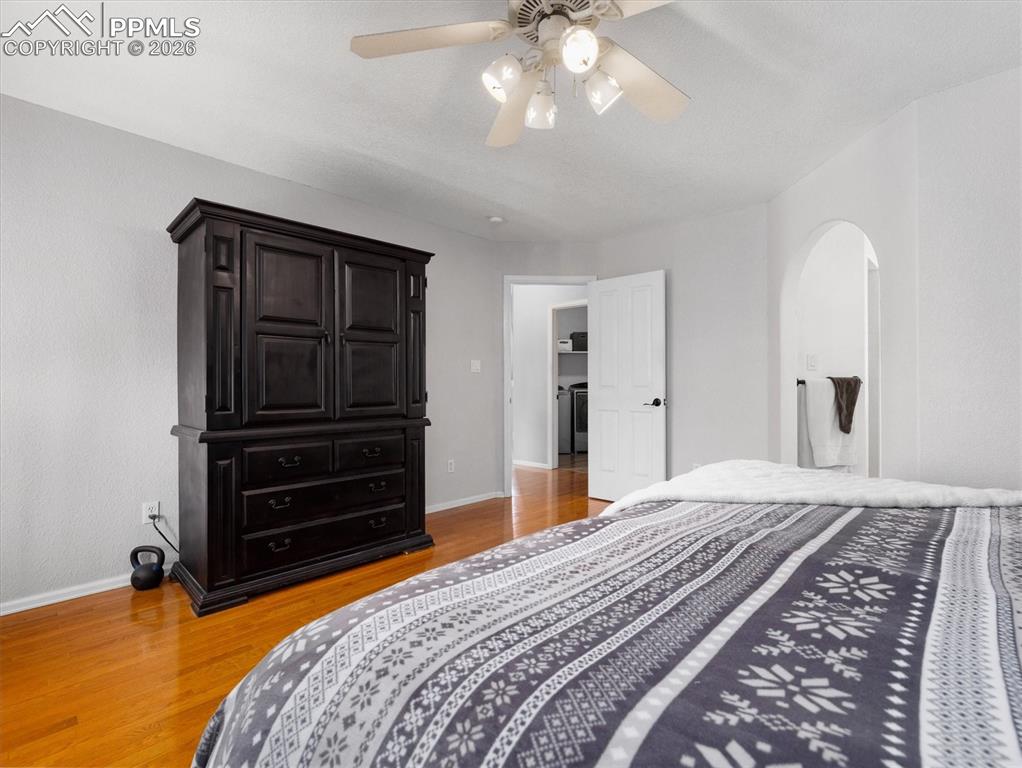 Image 16 of 41: Bedroom