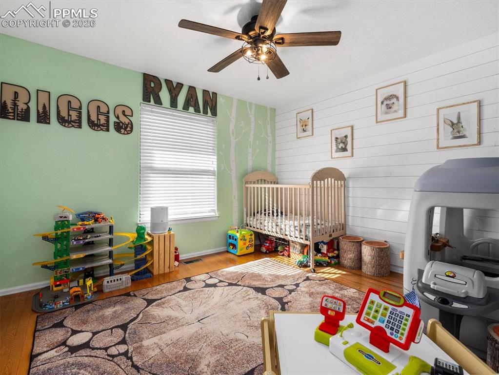 Image 17 of 41: Bedroom