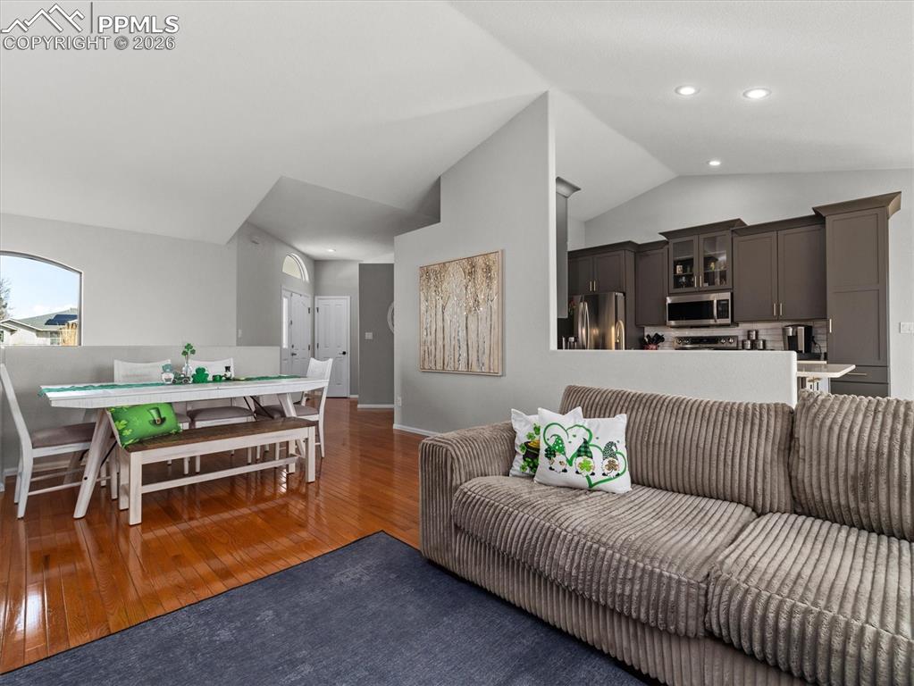 Image 21 of 41: Living Room