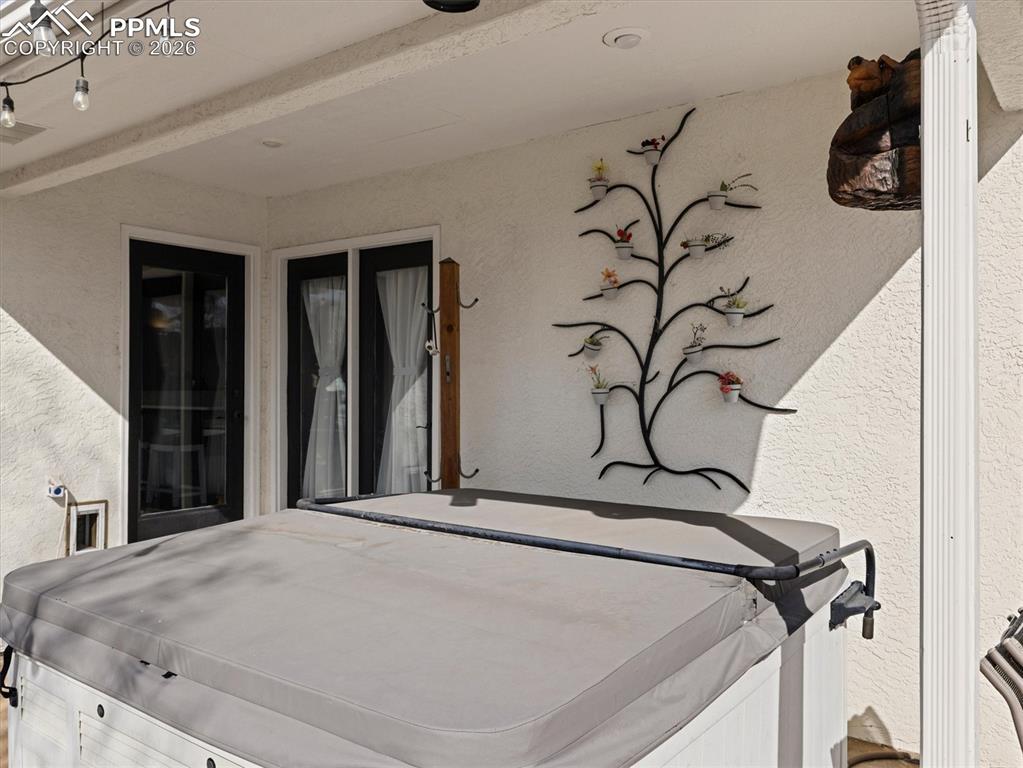 Image 31 of 41: Patio