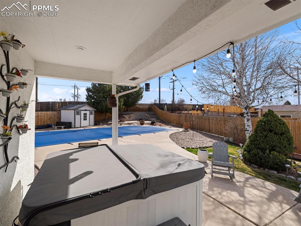 Image 32 of 41: Pool