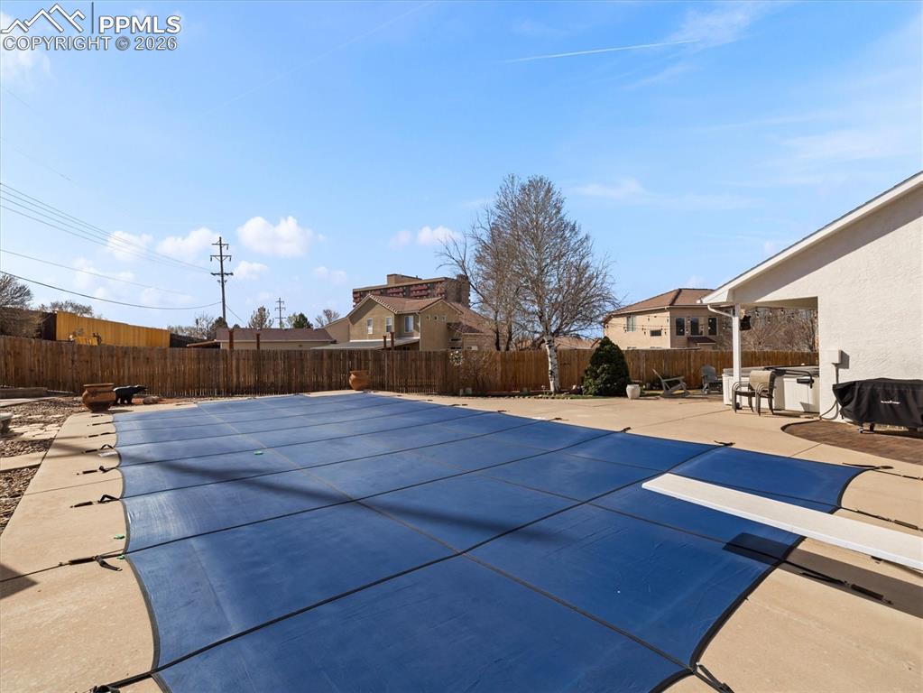 Image 39 of 41: Pool