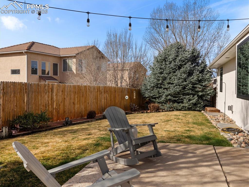 Image 40 of 41: Yard