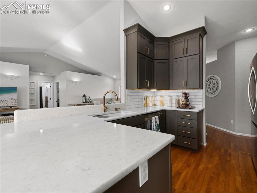 Image 7 of 41: Kitchen