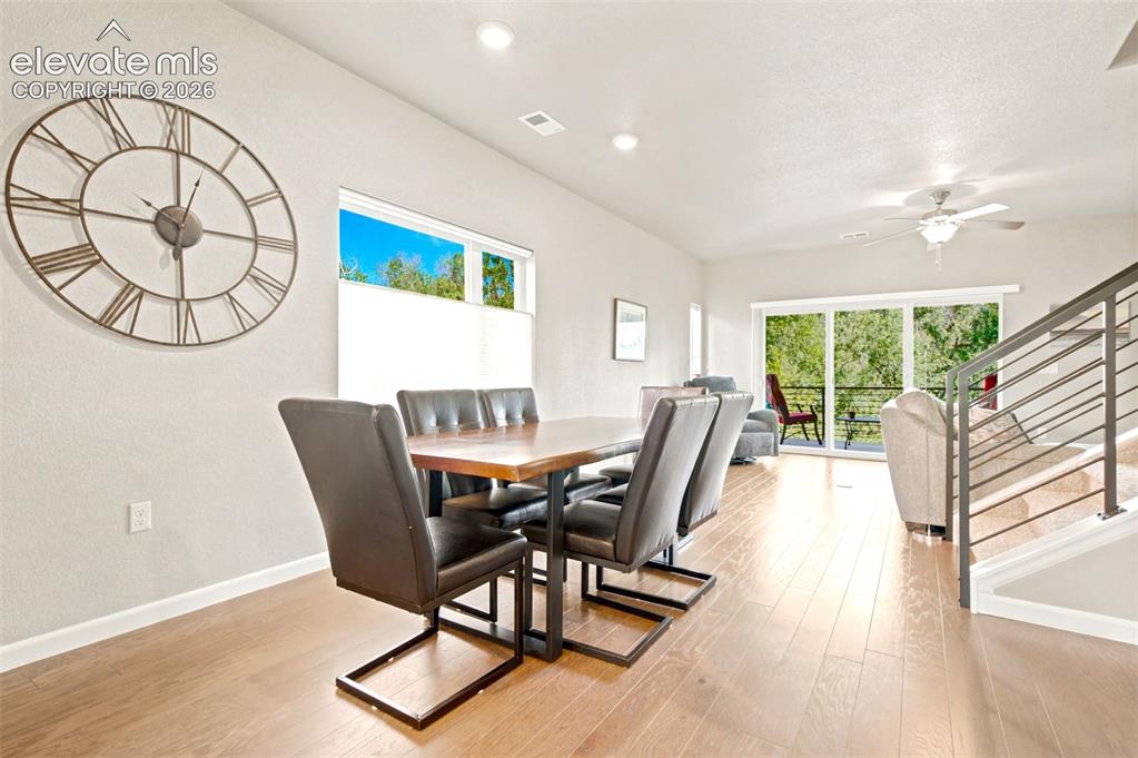Image 16 of 48: Dining Area