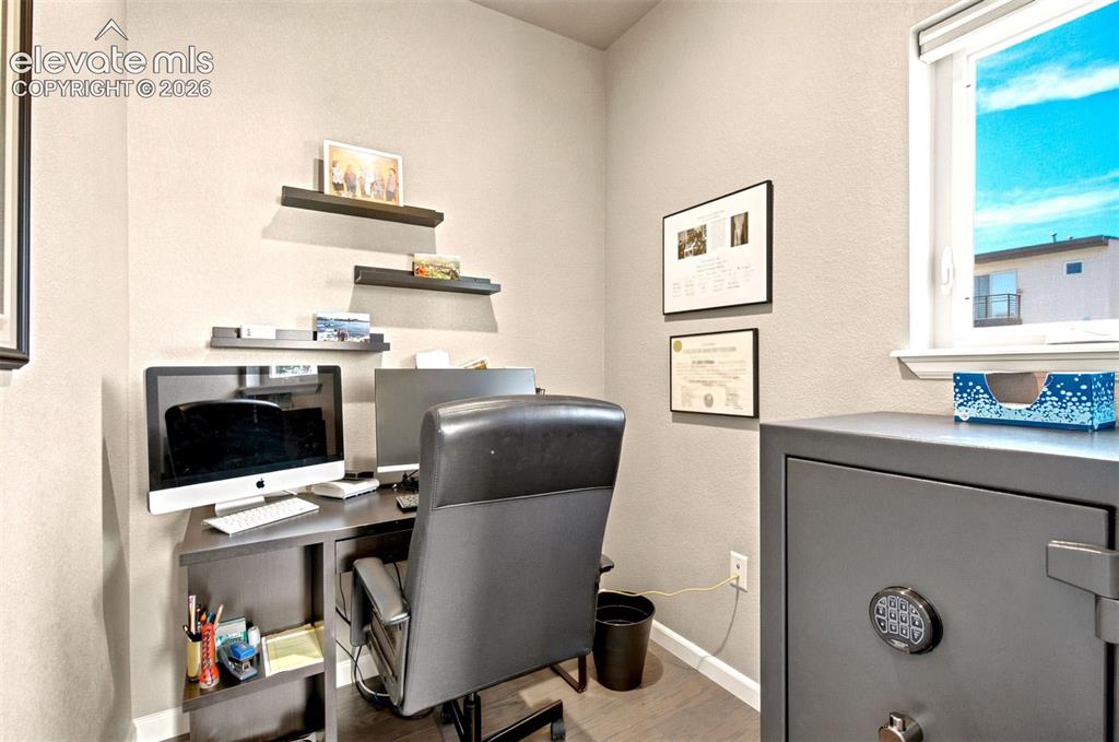 Image 23 of 48: Office
