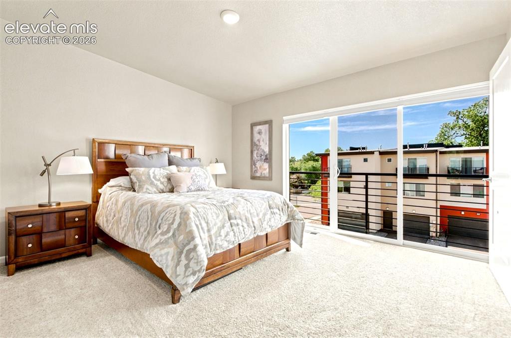 Image 32 of 48: Bedroom