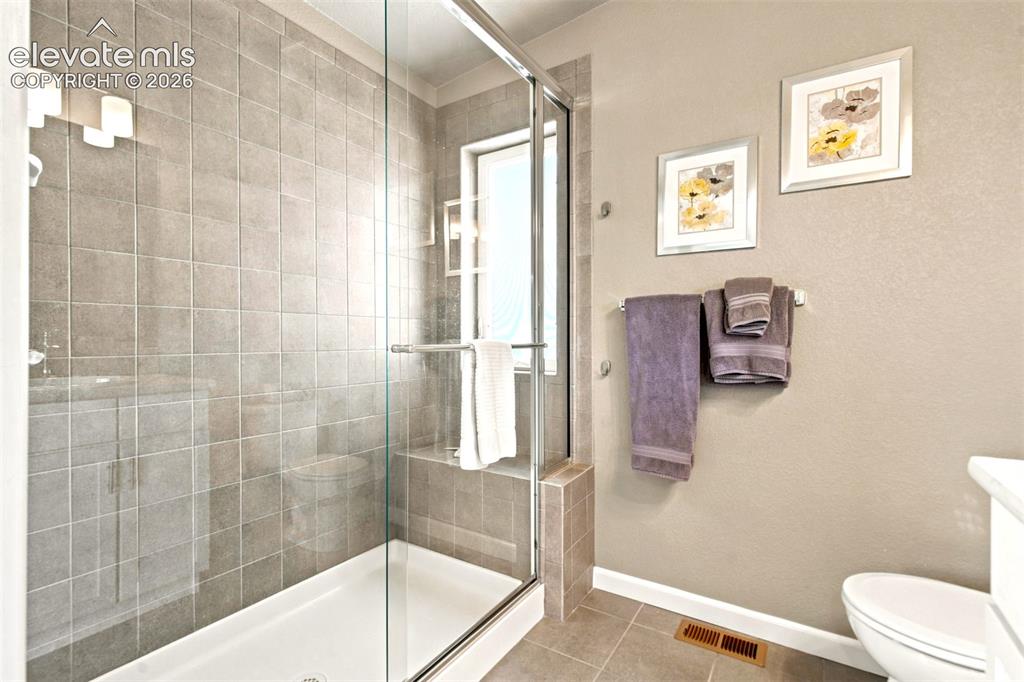 Image 37 of 48: Bathroom