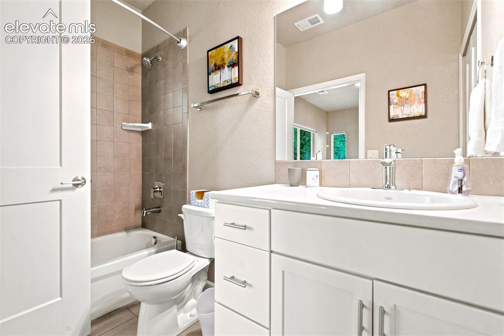 Image 43 of 48: Bathroom