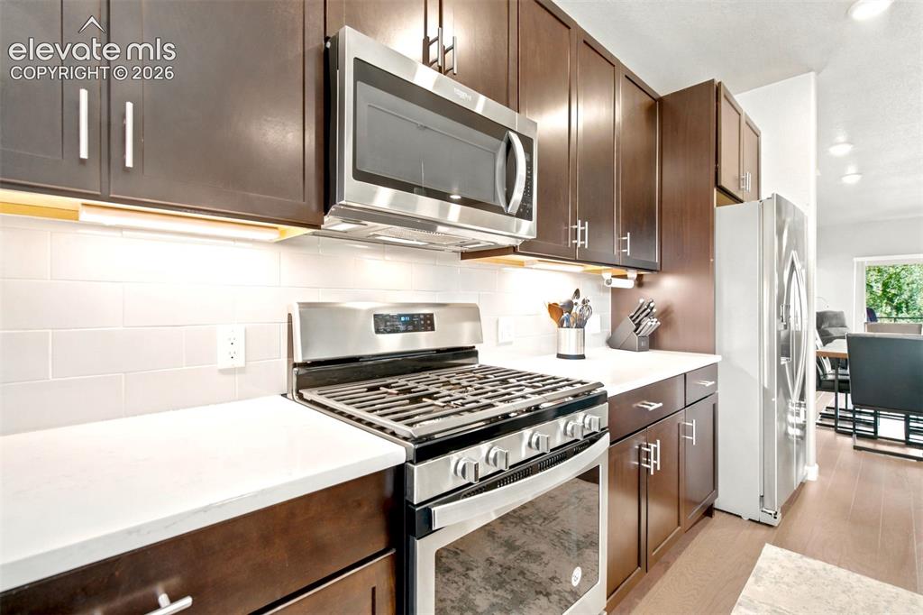 Image 7 of 48: Kitchen