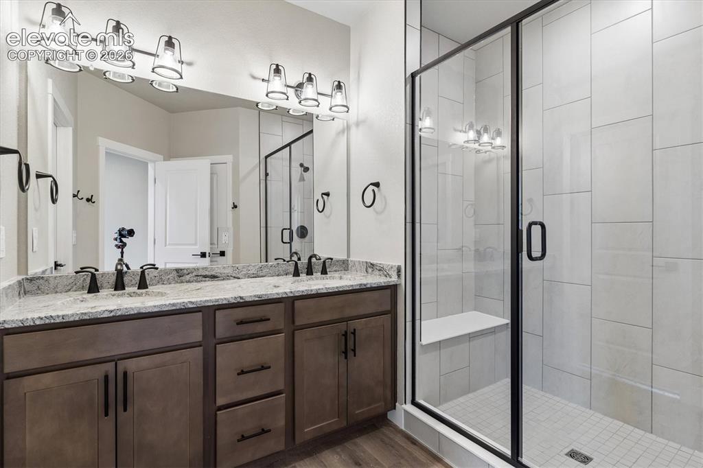 Image 19 of 26: Bathroom