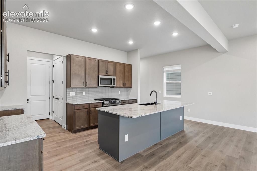 Image 4 of 26: Kitchen