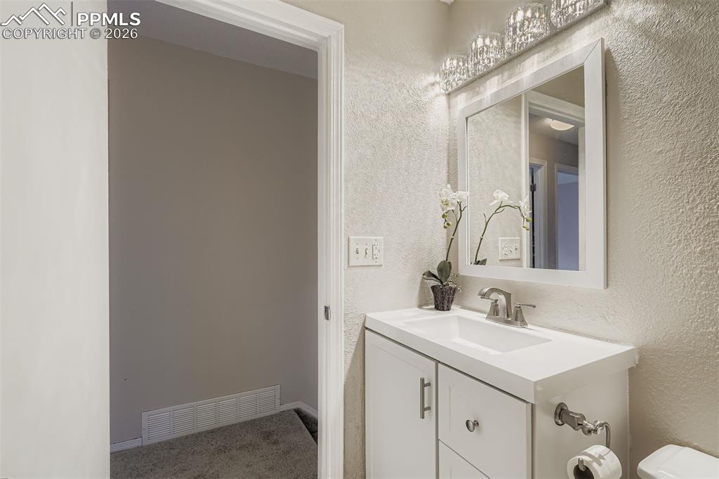 Image 13 of 22: Bathroom