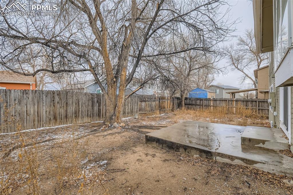 Image 21 of 22: Yard