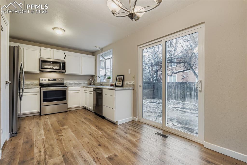 Image 8 of 22: Kitchen